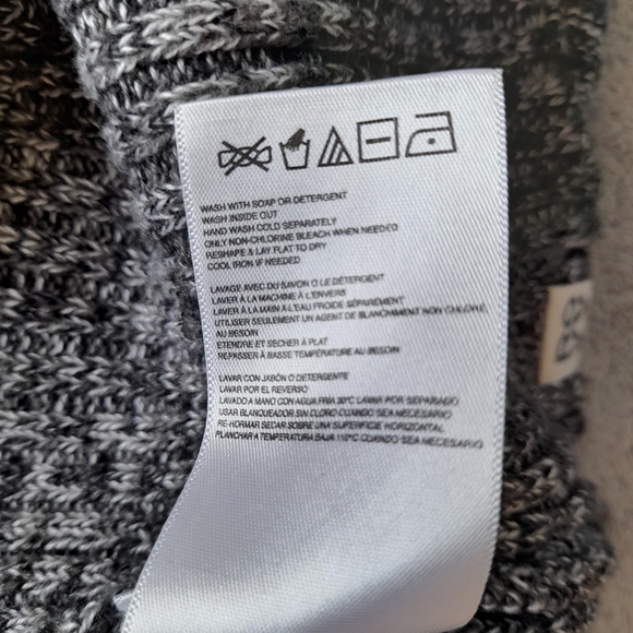 Roxy Grey Sweater - Size Medium - Picture 8 of 8